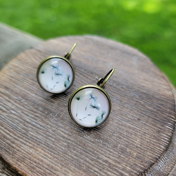 💥LAST ONE💥Make a Wish Dandelion Seed Earrings, antiqued bronze - Picture 4 of 5